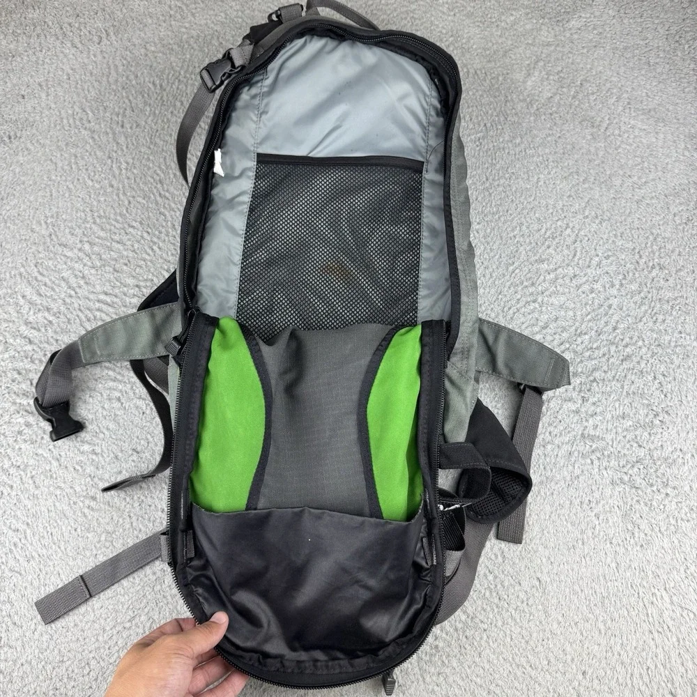 Dakine Heli Pro Pack Backpack Gray And Green School Snowboard Skate Helipack